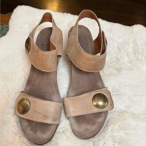 Gentle worn Taos Carousel Wedge sandals size 41 in cream.